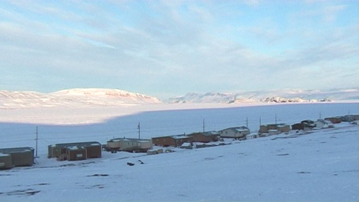 The Inuit village of Arctic Bay - Nanoq 2007 expedition