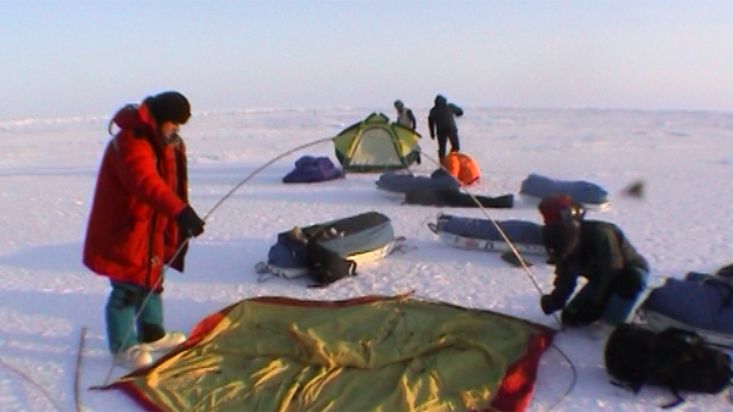 Camp setting in the Barneo base - Geographic North Pole 2002 expedition