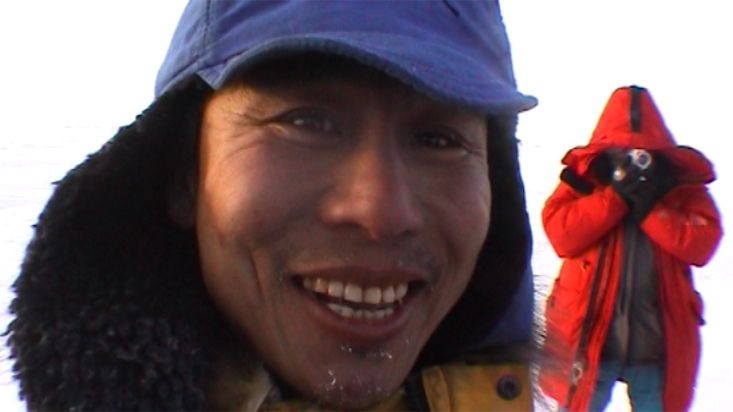 Wishing luck to a Chinese expeditionary - Geographic North Pole 2002 expedition