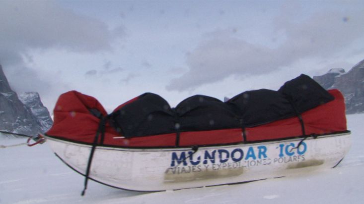 Skiing towards the Polar Sun Spire - Sam Ford Fiord 2010 expedition