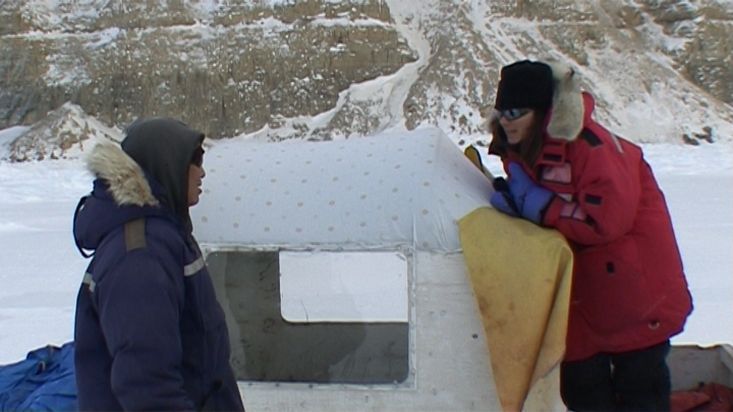 Inuit talking to Ingrid on the coast of the Borden peninsula - Nanoq 2007 expedition
