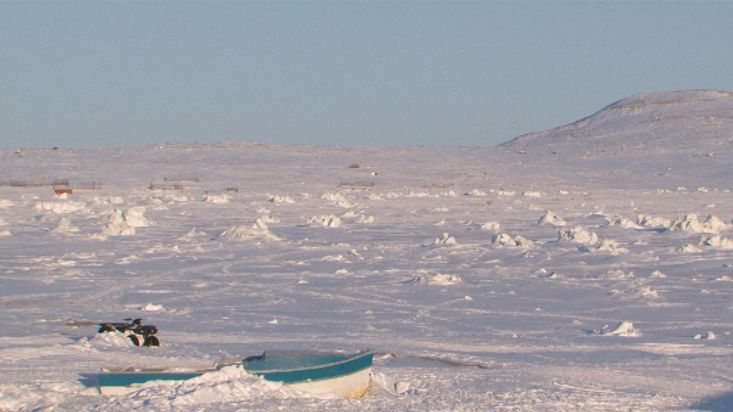 The Inuit village coast of Clyde River - Sam Ford Fiord 2010 expedition