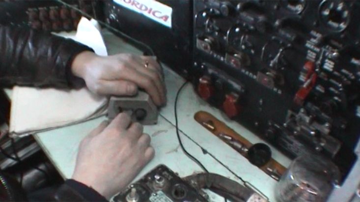 Communications in morse on the plane to the Arctic Ocean - Geographic North Pole 2002 expedition