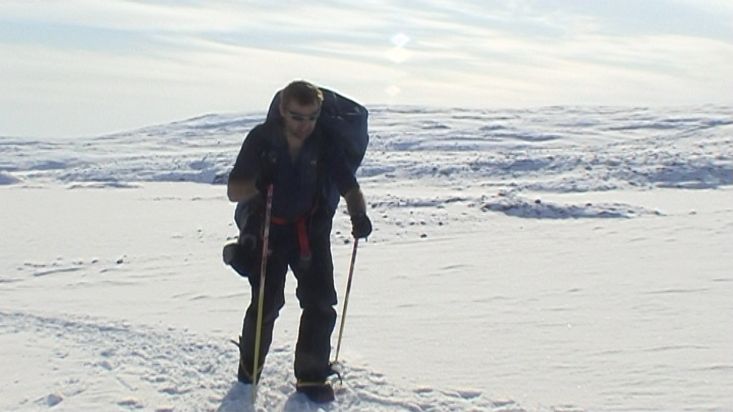 Carrying material to the Penny icecap - Penny Icecap 2009 expedition