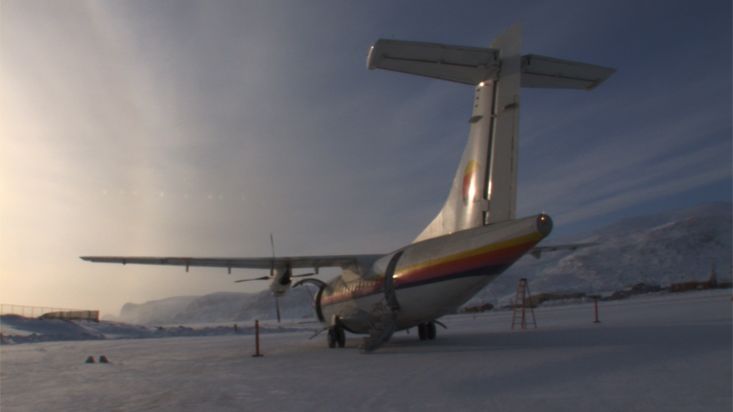 Flights over the Baffin Island to arrive to Qikiqtarjuaq, 