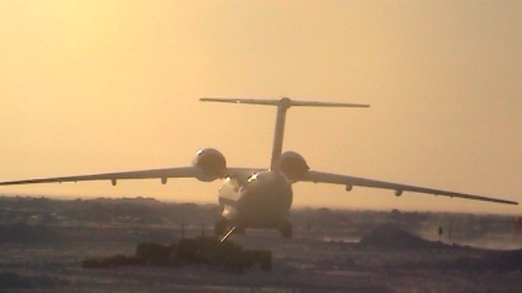 Landing of an Antonov aircraft at the Barneo base - Geographic North Pole 2002 expedition