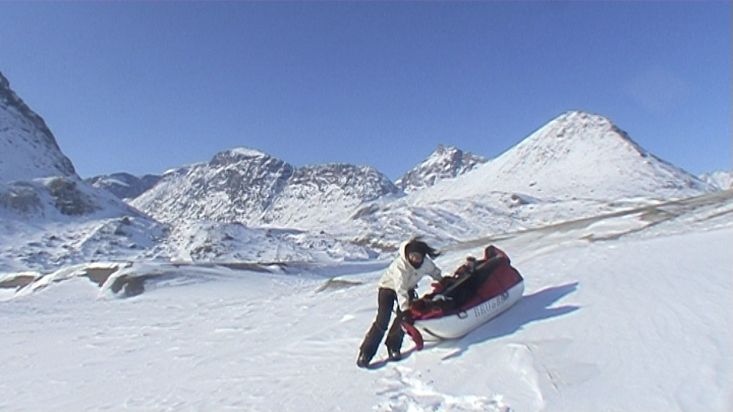 Descend the sled to the Glacier lake - Penny Icecap 2009 expedition