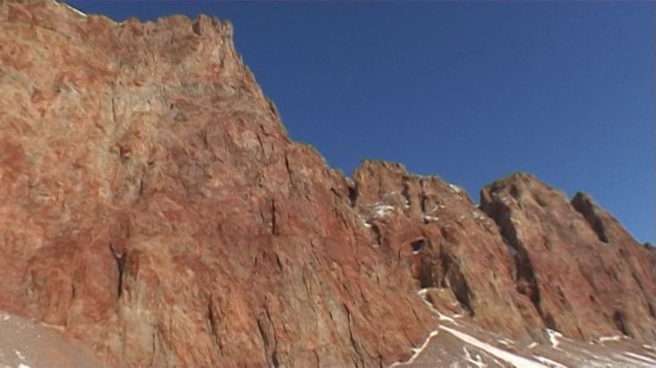 Surrounding the red mountains of the Borden peninsula - Nanoq 2007 expedition