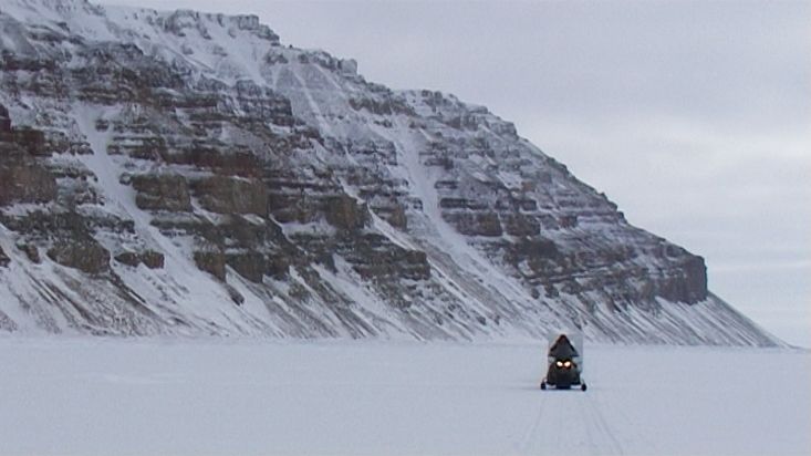 Surrounding the terraced mountains of the Borden peninsula - Nanoq 2007 expedition