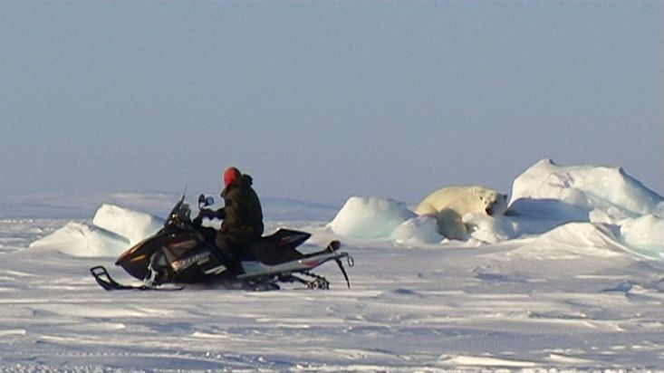 Norman, an Inuit from Qausuittuq near to a polar bear in the Wellington Channel - Nanoq 2007 expedition