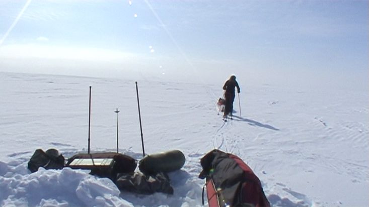 Carrying by skis the material in the glacier plateau - Penny Icecap 2009 expedition