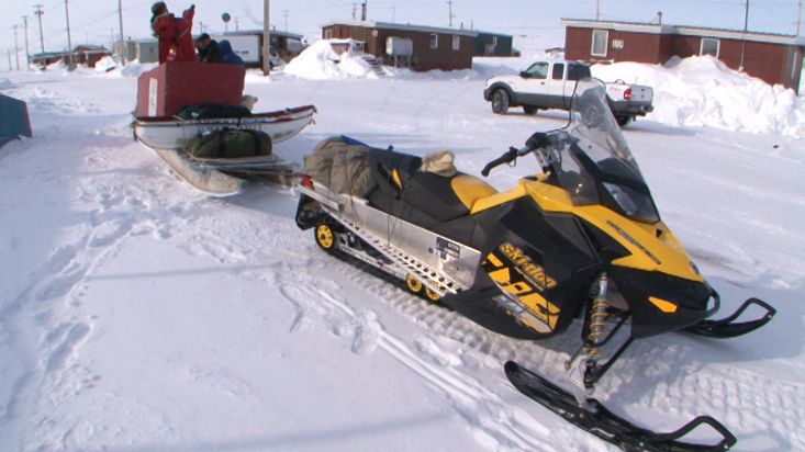  The preparation to go from Clyde River to Revoir Pass - Sam Ford Fiord 2010 expedition