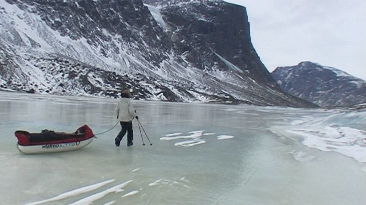 Walking on the ice of the Weasel river - Penny Icecap 2009 expedition