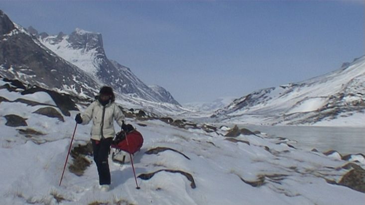 Skirting the Weasel river - Penny Icecap 2009 expedition