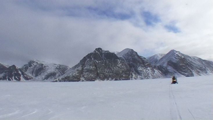 Leaving on snowmobnile of the Elwin cove - Nanoq 2007 expedition