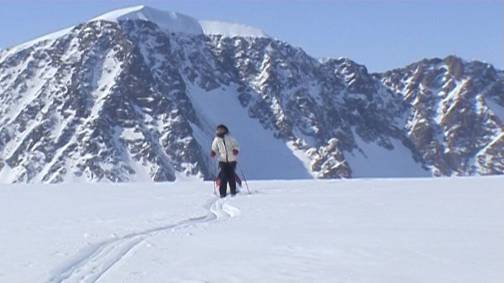 Climb to the hill Norman glacier - Penny Icecap 2009 expedition