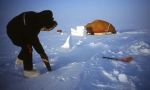 Ski expedition to the Magnetic North Pole