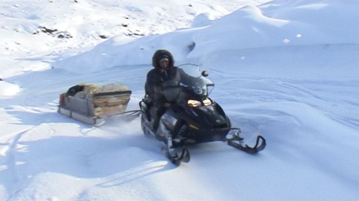 Through the tundra and lakes in snowmobiles towards the icecap Penny - Penny Icecap 2009 expedition