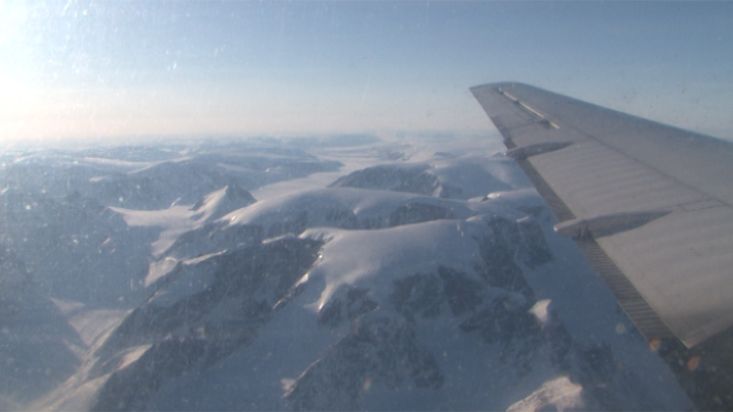 Flight from Pangirtung to Qikiqtarjuaq - Penny Icecap 2009 expedition